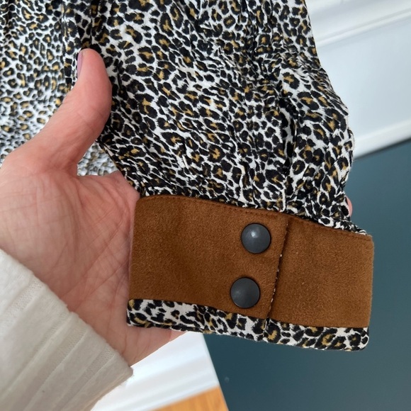 Lara Kosnovsky Leopard Print Long Sleeve Blouse with Suede Accents Size Large - Picture 5 of 7
